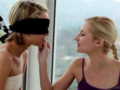 Rit, Velika rit, Blondinka, Lezbijke, Samozadovoljevanje, Naravne joške, Muco, Joške