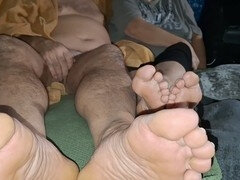 Amerikkalainen, Kulissien takana, Jalat, Vanhempi, Pehmo