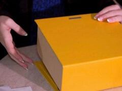 Blond, Vingeren, Gapende, Masturbatie, Alleen, Kousen, Tieten likken, Speelgoed