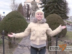 Salle de bains, Blonde, Sucer une bite, Branlette thaïlandaise, Mère que j'aimerais baiser, Seins naturels, Rasée, Dénudage