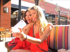 Dansant, Robe, Extrême, Pénétrer avec le poing, Masturbation, Orgasme, Public, Solo