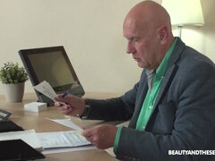 Kuřba, Brunetka, Dedko, Honění, Hd, Dospelé, Pička, Tesné