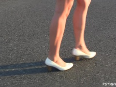 Blondinka, Lulanje, V javnosti, Solo