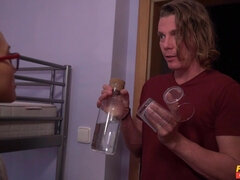 Nero, Gola profonda, Facesitting, Facciale, Sega, Terzetto, Giochi, Vibratore