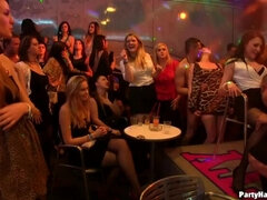 Veľké kozy, Oblečené ženy, Žena, Podpätky, Spodná bielizeň, Orgie, Fajka  sanie, Kozičky