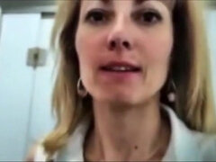 Caresses dans l avion baise a l aeroport