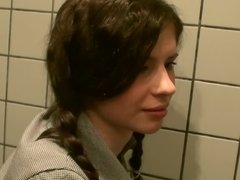 Anal, Avsugning, Brunett, Ansiktsbehandling, Offentlig, Trekant