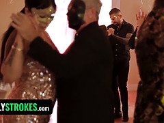 Isot tissit, Spermashotti, Takaapäin, Hirviö, Orgiat, Juhlat, Rajua, Äitipuoli