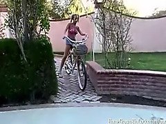 Bikini, Aufs gesicht abspritzen, Hd, Piercing, Schreiend, Rock, Jungendliche (18+), Unter dem rock