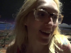 Blonde, Robe, Petite amie, Poilue, Orgasme, Chatte, Nénés, Voyeur