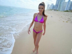 Culo, Brunetta, Da dietro, Lavoro di piedi, Sega, Punto di vista pov, Strippaggio, Ragazza