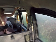 Blondi, Spermashotti, Naamallinen, Käsihoito, Itsetyydytys, Ulkona, Anus nuolentaa, Piiskaava