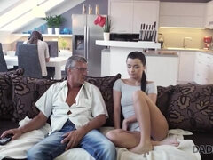 18, Brunetka, Tatuś, Hd, Lizanie, Drobna, Cipka, Nastolatki