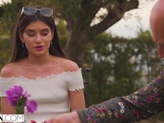 Nana, Sucer une bite, Éjaculer dans la bouche, Lingerie, De plein air, Petite femme, Chevaucher, Nénés