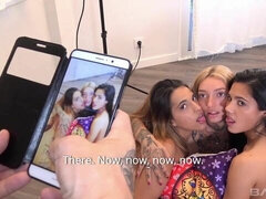 Blond, Kyssing, Lesbisk, Sexy undertøy, Onani, Fest, Barbert, Pupper