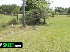 Iso perse, Ruskeahiuksinen, Nainen pukeissa mies alasti, Pukeissa, Latinankieli, Ulkona, Tabu, Tissit