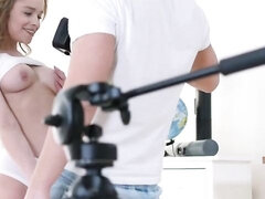 Gros cul, Grosse bite, Gros seins, Sucer une bite, En levrette, Rasée