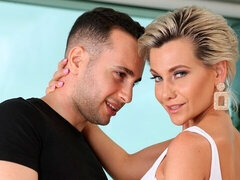 Rit, Blondinka, Fafanje, Doggystyle, Dekle drka tiča, Milf, Obrito, Joške