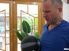 Amatőr, Amerikai, Tekintélyes didik, Szőke, Cumizás, Ondó fröcskölés, Felpeckelve, Edzőterem