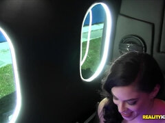 Zadok, Bikini, Blondína, Brunetka, Striekanie semena, Na tvár, Peniaze, Kozičky