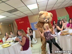 Blasen, Cfnm, Tanzen, Frau, Hd, Interrassisch, Orgie, Party