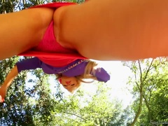 Blondin, Påklädda, Lesbisk, Utomhus, Kissar, Satäng, Dusch, Våt