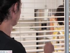 엉덩이, 큰 엉덩이, 큰 음경, 흑갈색 머리, 깊은목구멍, Hd, 자연적인, 보지