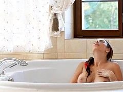 Vessa, Isot tissit, Itsetyydytys, Orgasmi, Pillu, Ajeltu, Lelut