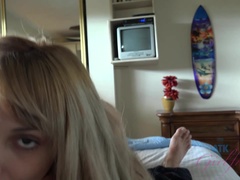 Blondína, Kuřba, Prstovanie, Priateľka, Orgazmus, Z pohľadu účastníka, Pička, Kozičky