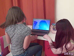 Amaterji, Poljubljanje, Lezbijke, Samozadovoljevanje, Rdečelaska, Nogavice, Najstnice