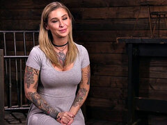 Bondage, Gorge profonde, Gode, Domination, Fétiche, Fessée, Tatouage, Nénés