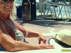 Niemowlę, Bikini, Blondynka, Obciąganie, Twarzowy, Obciąganie, Masturbacja, Rzeczywistość