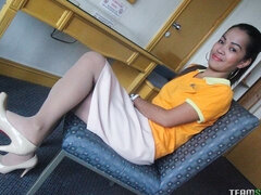 Asiat, Pik sutte, Brunette, Håndjob, Pov, Barberet, Nederdel, Teenager