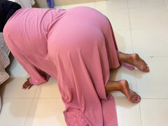 Popó, Hatalmas hátsó, Kőkemény, Anyuci, Nuni, Egyedül