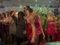Aangekleed, Sperma shot, Groep, Zoenen, Likken, Orgie, Feest, Satijn