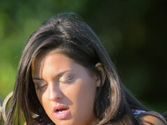 Tyłek, Niemowlę, Brunetka, Lesbijka, Lizanie, Masturbacja, Na wolnym powietrzu, Cipka