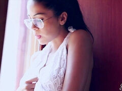 Duży kutas, Duże cycki, Obciąganie, Styl na pieska, Latynoska, Na wolnym powietrzu, Chudy, Nastolatki