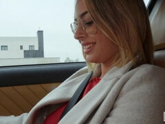 Rit, Velika rit, Blondinka, Fafanje, Očala, Dekle drka tiča, Zunaj, Tetovaže