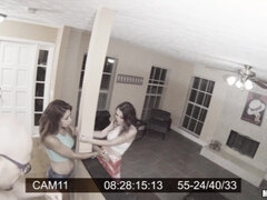 Κώλος, Πίπα, Μελαχροινή, Συνελήφθη, Πούτσος, Φυσικά βυζιά, Πρώτου προσώπου, Τρίο