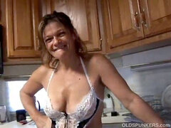 Постарше, Домохозяйки, Зрелые, Милф, Мамочка