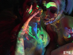 Szőke, Ondó fröcskölés, Kőkemény, Pirszing, Nézőpont, Tetkó, Hármas, Játékszerek