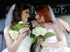 Iso perse, Nukke, Suudella, Lesbo, Itsetyydytys, Strap on dildo, Strippaus, Lelut