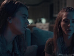 Keuken, Lesbisch, Likken, Kut duiken, Douche, Rok, Tieten likken, Nat