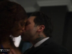 Μεγάλα βυζιά, Σε στάση σκύλου στα τέσσερα, Μαύρος, Γλείψιμο, Πρώτου προσώπου, Μουνί, Καβάλημα, Καλσόν