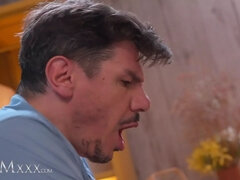 Tekintélyes didik, Szőke, Cumizás, Cseh, Hd, Érett feleség, Visítozás, Hármas