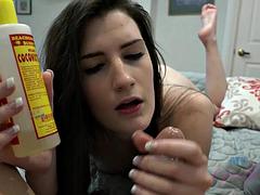 Leie, Blasen, Braunhaarige, Füsse, Freundin, Handjob, Abendanzug, Titten