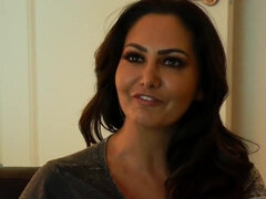 Stor røv, Store bryster, Pik sutte, Brunette, Fed, Fodjob, Hjemmelavet, Mor jeg gerne vil kneppe