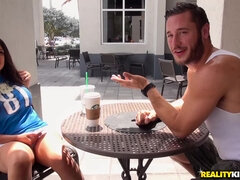 Babe, Pik sutte, Brunette, Lækker, Buttet, Hårdt, Fisse, Barberet