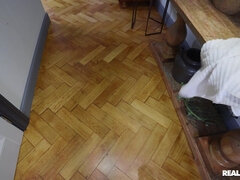 Enthousiasteling, Badkamer, Grote mammen, Bruinharig, Lesbisch, Douche, Tieten likken, Nat