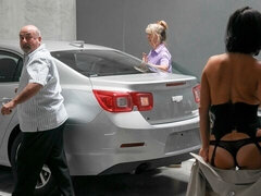 Blasen, Faustfick, Handjob, Hardcore, Milf, Polizei, Strümpfe, Uniform